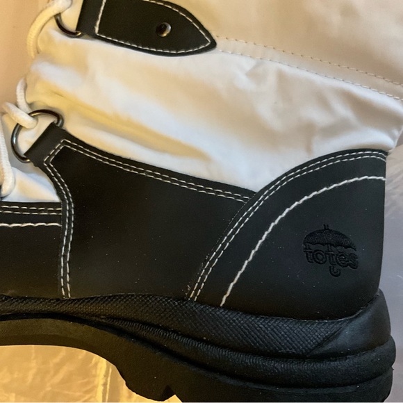 Totes White and Black Winter Boots - Picture 8 of 11